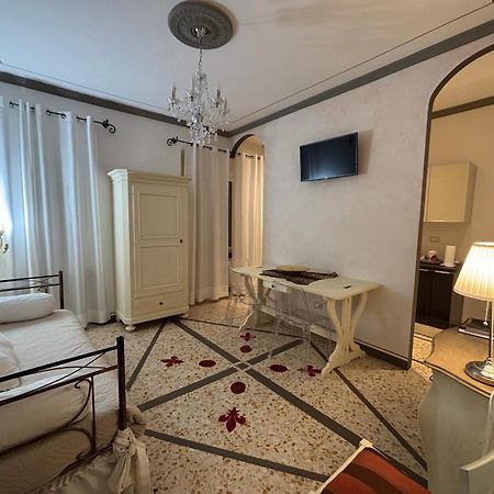 Palazzo Mari Suite & Rooms B&B Montevarchi Εξωτερικό φωτογραφία