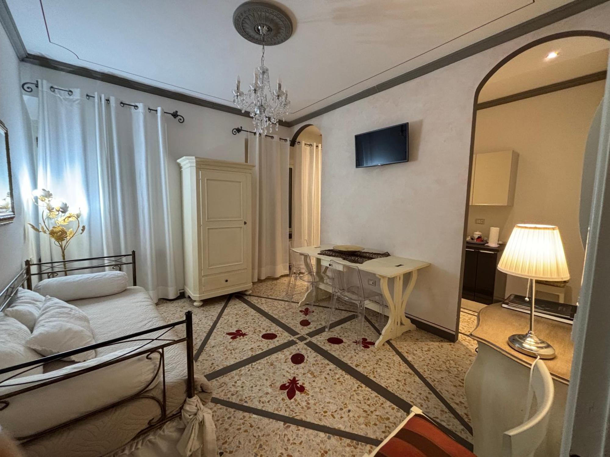 Palazzo Mari Suite & Rooms B&B Montevarchi Εξωτερικό φωτογραφία