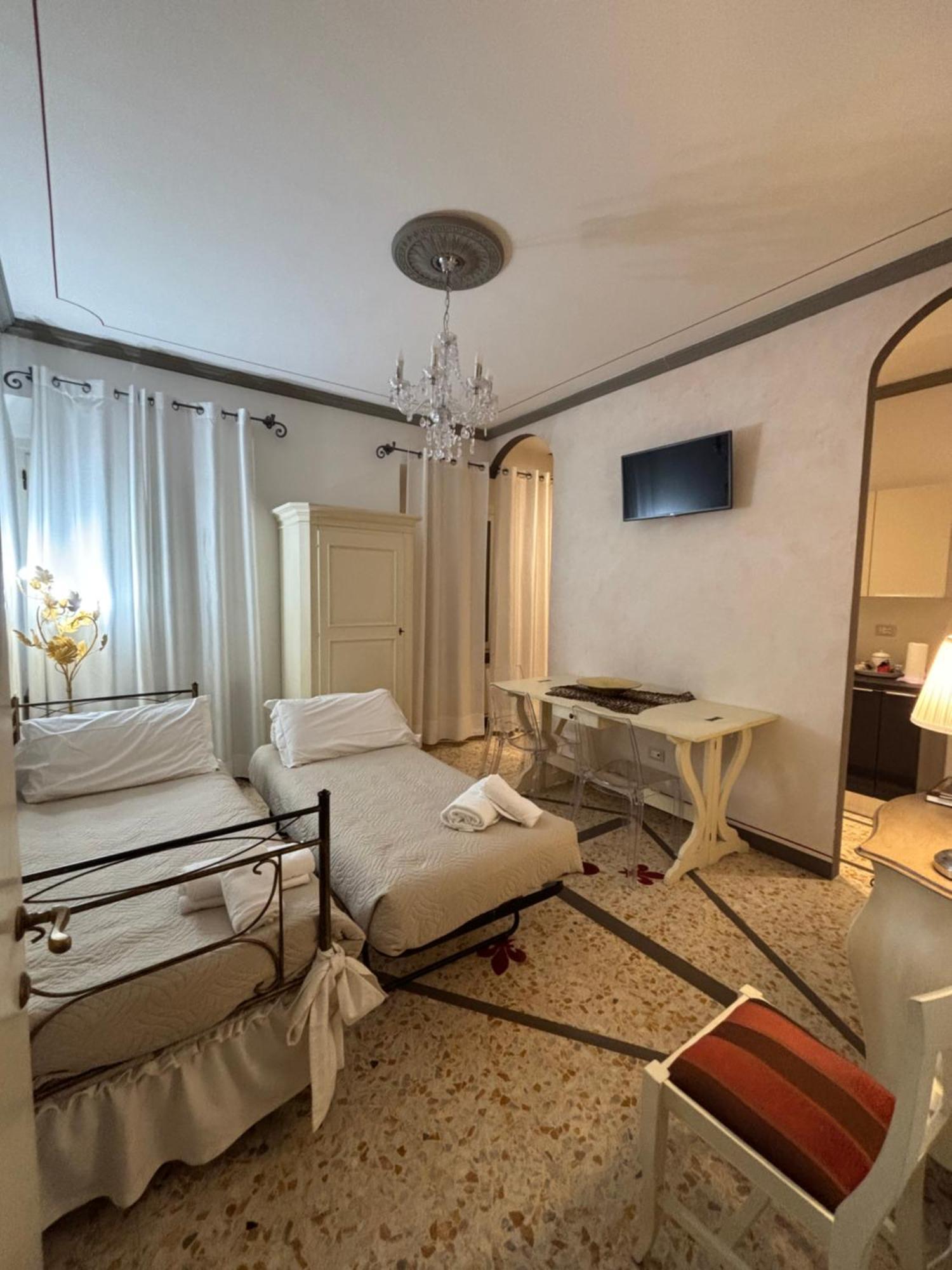 Palazzo Mari Suite & Rooms B&B Montevarchi Εξωτερικό φωτογραφία