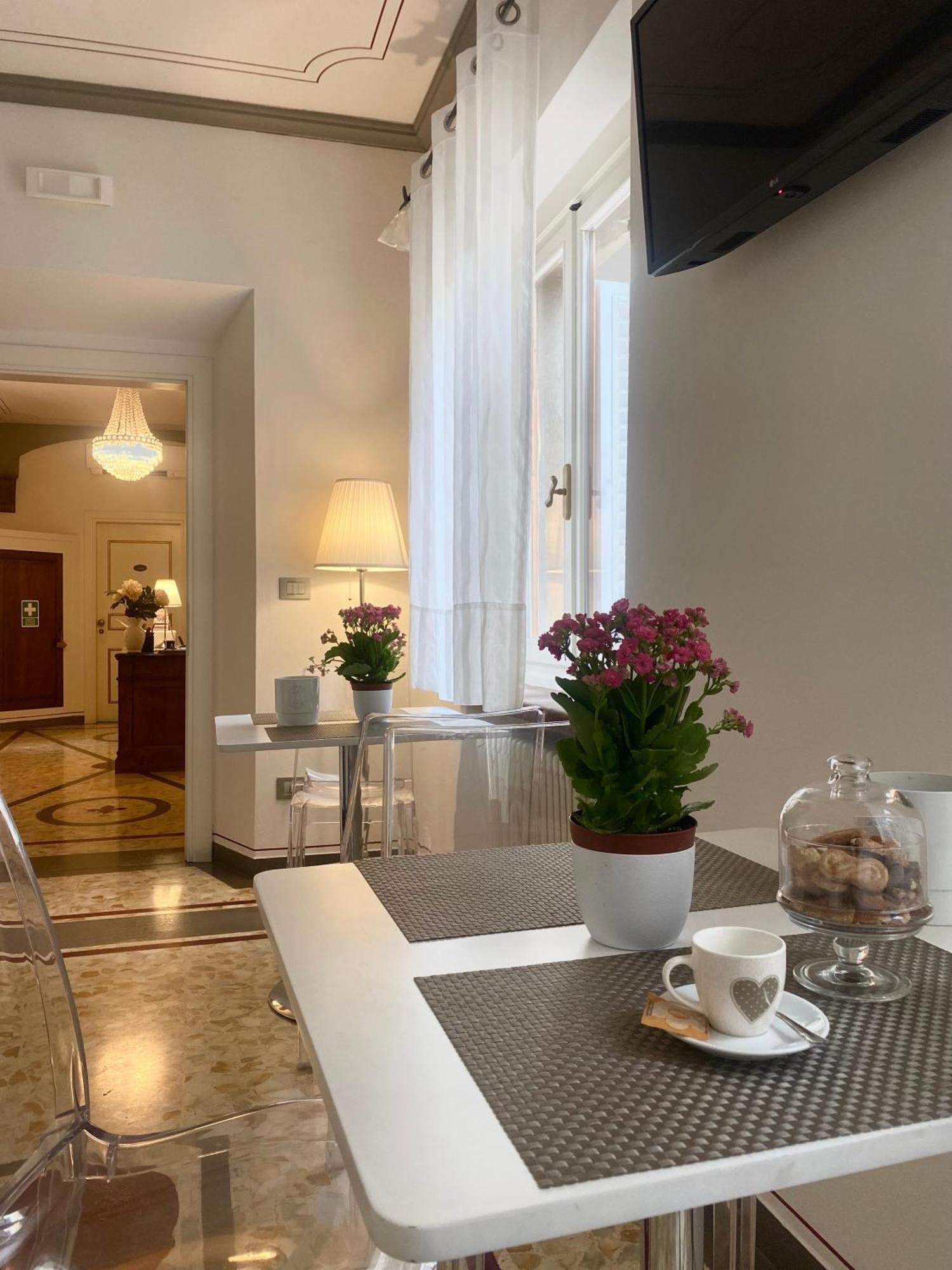 Palazzo Mari Suite & Rooms B&B Montevarchi Εξωτερικό φωτογραφία
