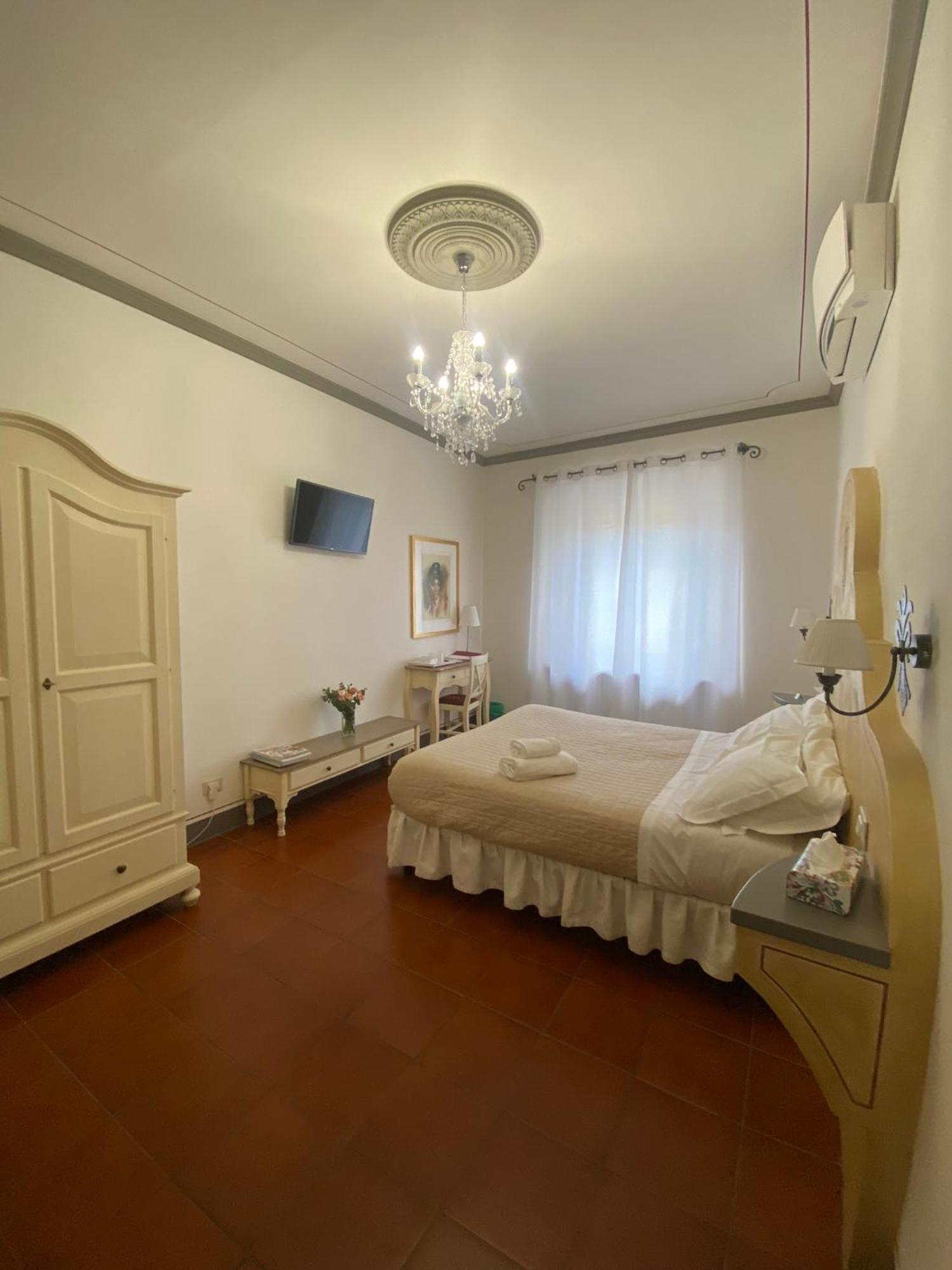 Palazzo Mari Suite & Rooms B&B Montevarchi Εξωτερικό φωτογραφία