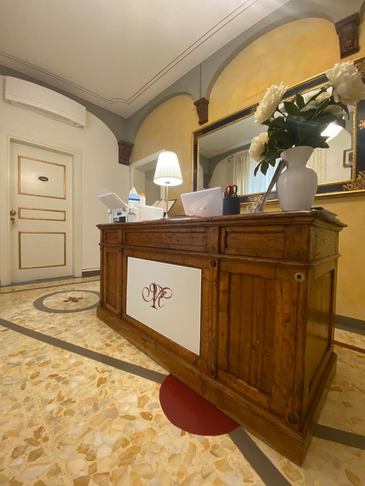 Palazzo Mari Suite & Rooms B&B Montevarchi Εξωτερικό φωτογραφία