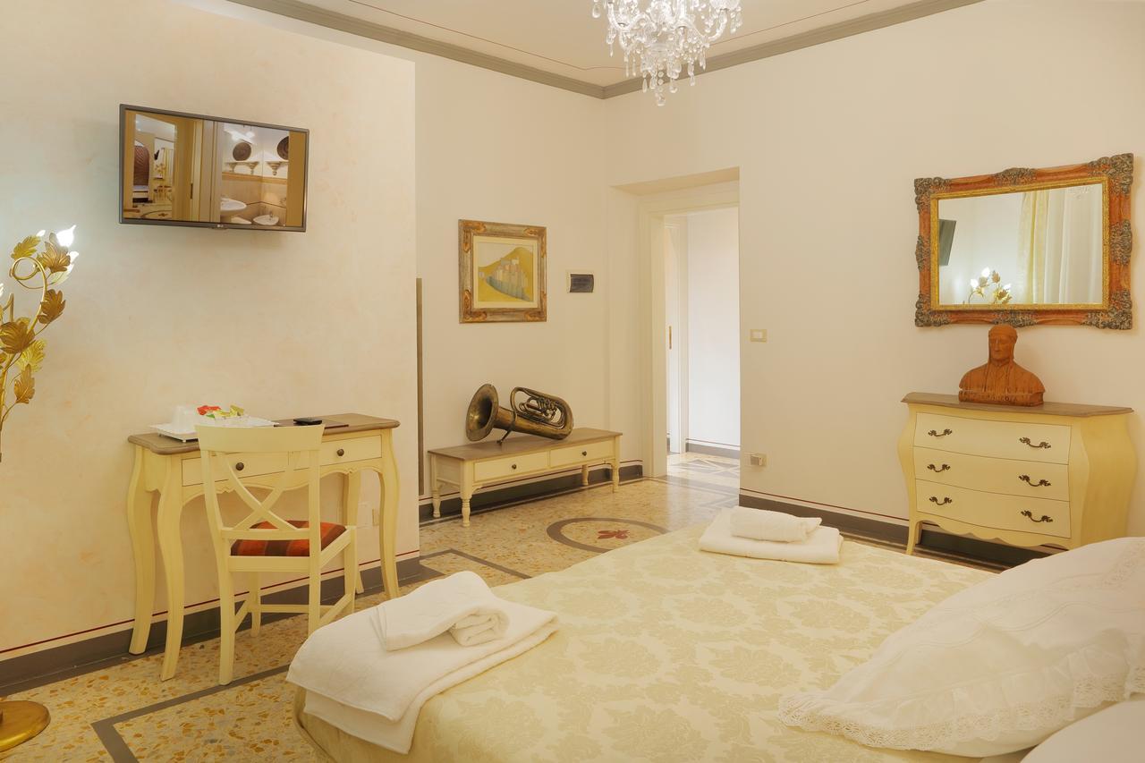 Palazzo Mari Suite & Rooms B&B Montevarchi Εξωτερικό φωτογραφία